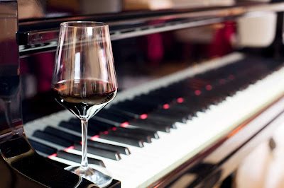 wine_piano_synodhporoi-9704838